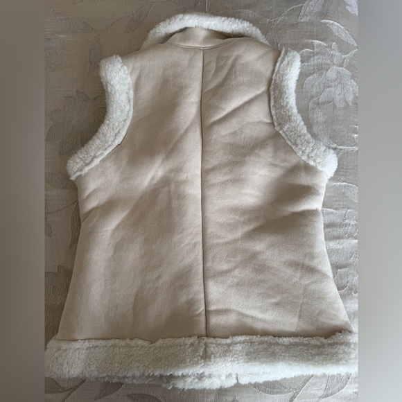 NWOT Faux Fur Cream Vest Size S - Picture 2 of 3